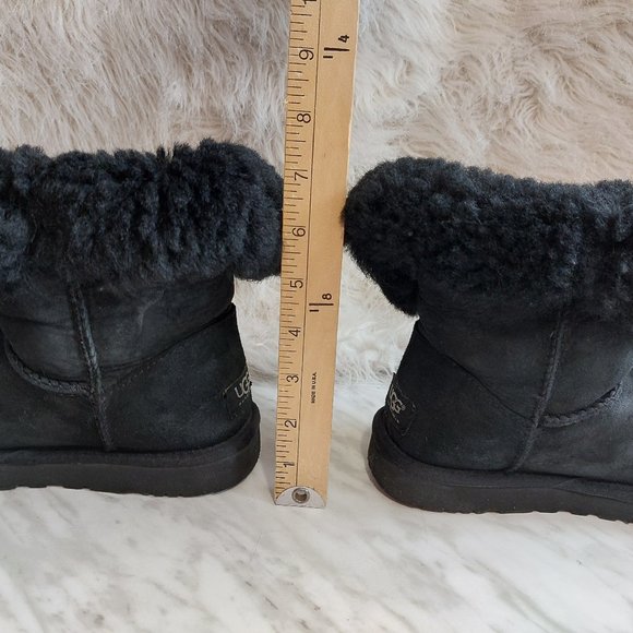 UGG Australia 5803 Bailey Button Women's Black Suede Boots Siz 6 - Picture 3 of 10
